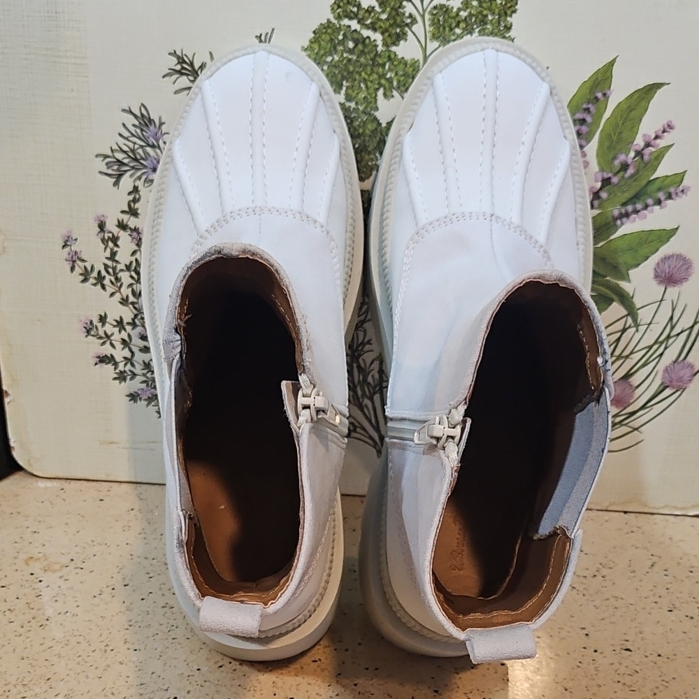 Universal Thread White High-Top Sneakers